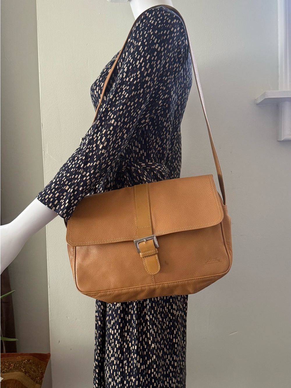 Longchamp Tan Leather Classic Shoulder Bag with Buckled Flap